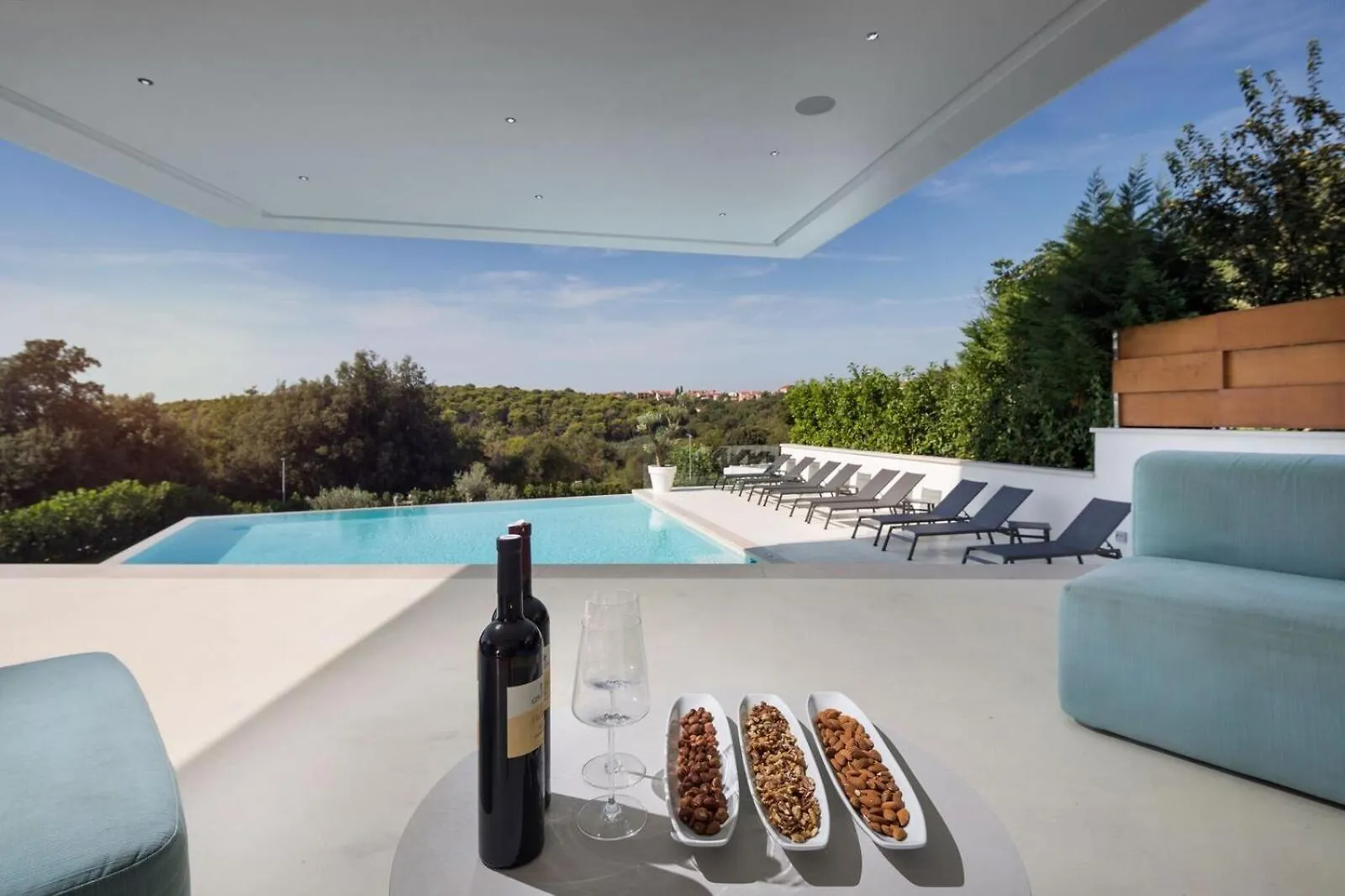Villa Lucy Banjole For 12 People Near Medulin With Heated Indoor Pool & Spa Just 400 Meters From The Beach