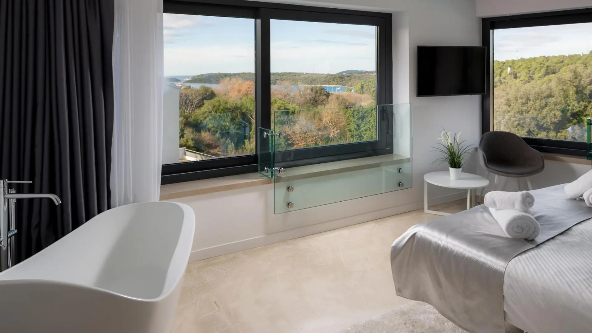Villa Lucy Banjole For 12 People Near Medulin With Heated Indoor Pool & Spa Just 400 Meters From The Beach Croatia