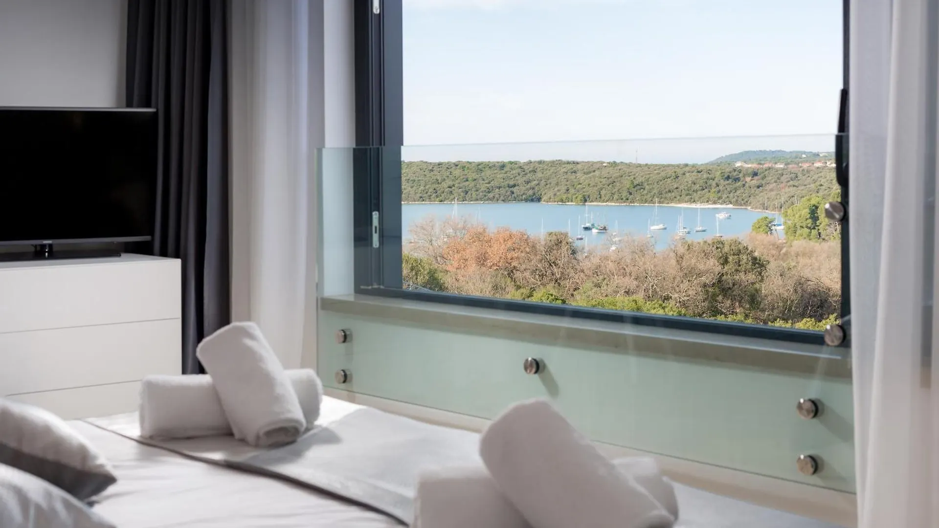 Villa Lucy Banjole For 12 People Near Medulin With Heated Indoor Pool & Spa Just 400 Meters From The Beach